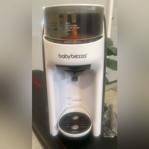 Baby Brezza Formula Pro NEVER USED
